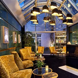 Otel Carls ****