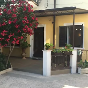 https://rooms-tusculum.in-istria.net